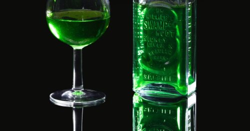 Absinthe is mysterious and luscious – an expert tells us which bottles you should buy