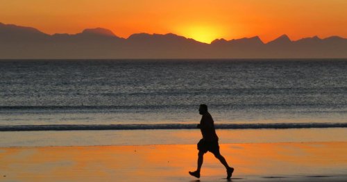 Sunset runners might be onto something — here’s the research on the benefits