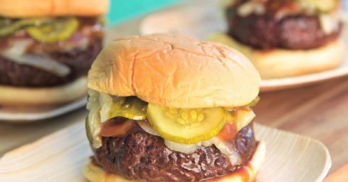 Hamburger expert George Motz walks us through how to cook the perfect hamburger
