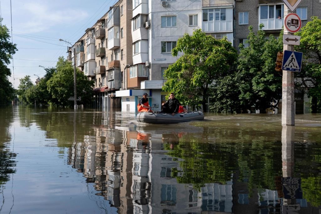 More Residents Flee as Ukraine Floodwaters Spread After Dam Collapse