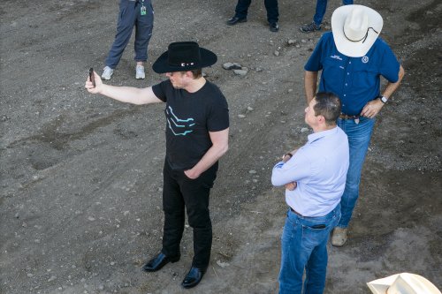 People Are Roasting Elon Musk’s Look During His Border Visit. He’s Not Taking It Well
