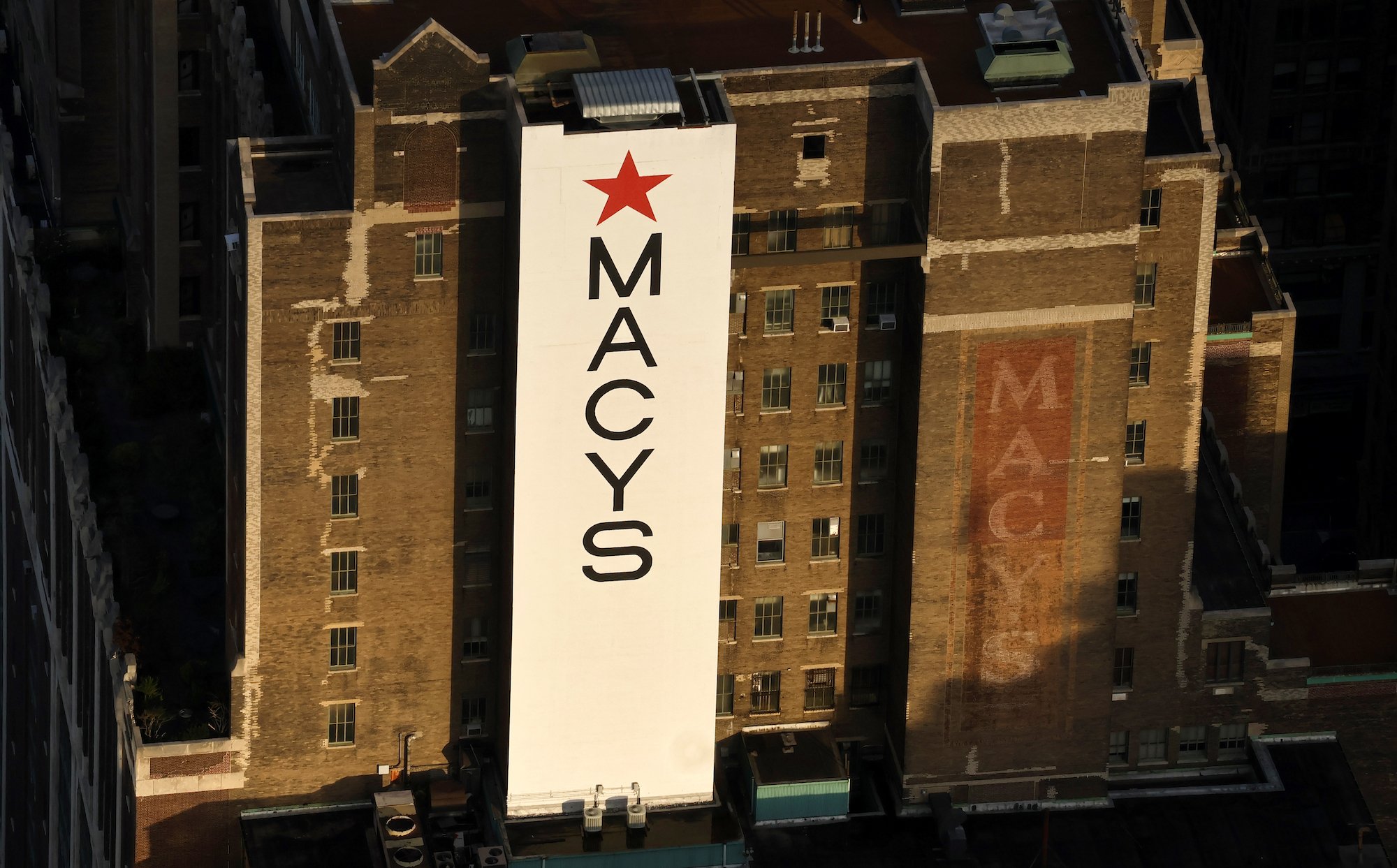 Macy’s to Hire Over 38,000 Seasonal Workers