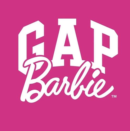 È Barbie mania anche nella moda: Gap lancia una collezione in partnership con Mattel