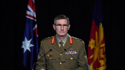 Government extends defence chief term