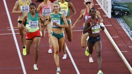 Jessica Hull leads Australian 1500m charge at Oregon world championships