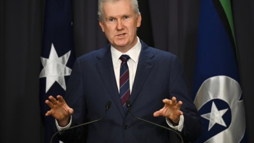 Burke seeks crackdown on pay deal axing