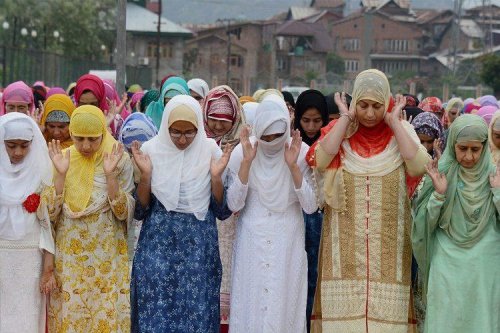 Muslim Law Board moves Supreme Court to allow women to offer namaz in mosques