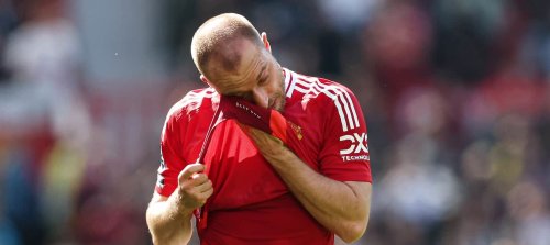 Manchester United mulling over whether to travel with four soon-to-be free agents on their Asia trip