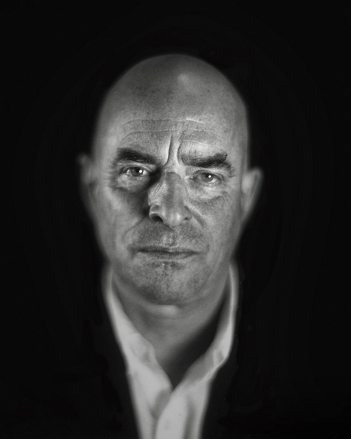 Dramatic Black and White 4x5 Portraits by Andy Lee
