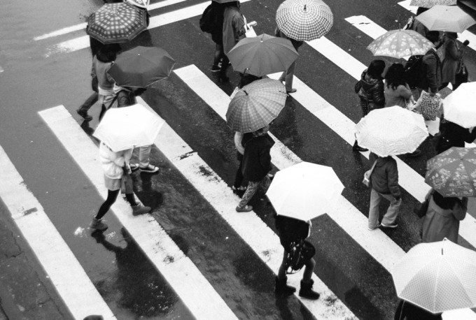 Jimmy Yang's Black and White Street Photos in the Rain