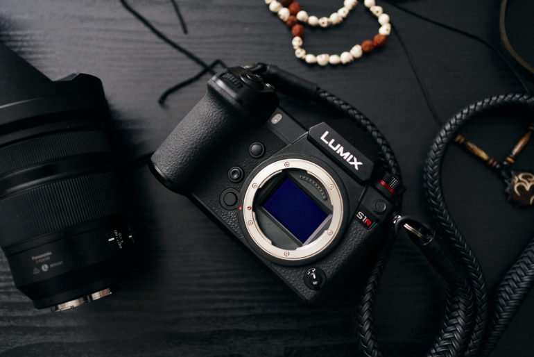 Review: Panasonic S1R (The DSLR Shooter's Mirrorless Camera)