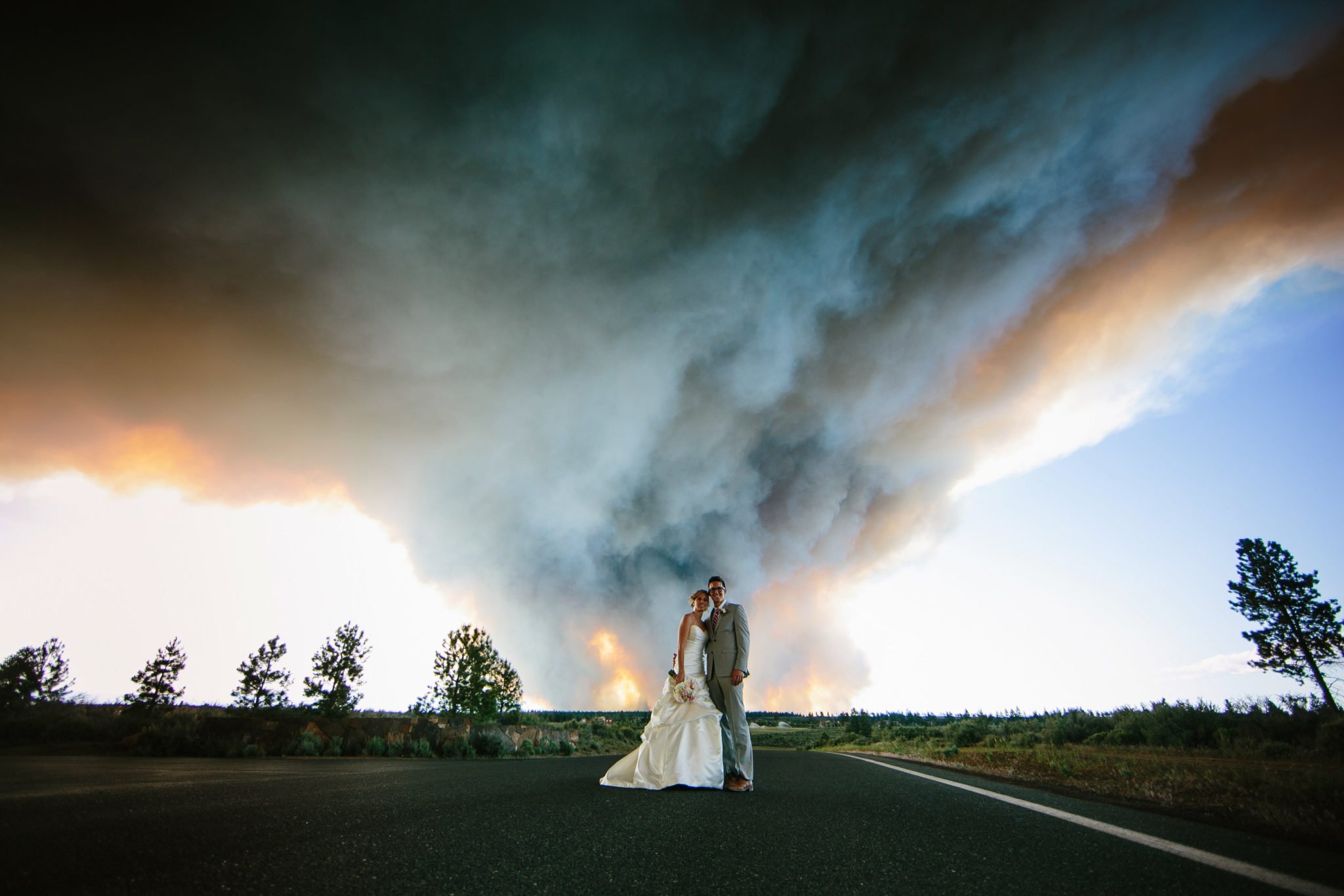 Wedding Photographer Turns Approaching Wildfire into Newlyweds' Photographic Gold - The Phoblographer