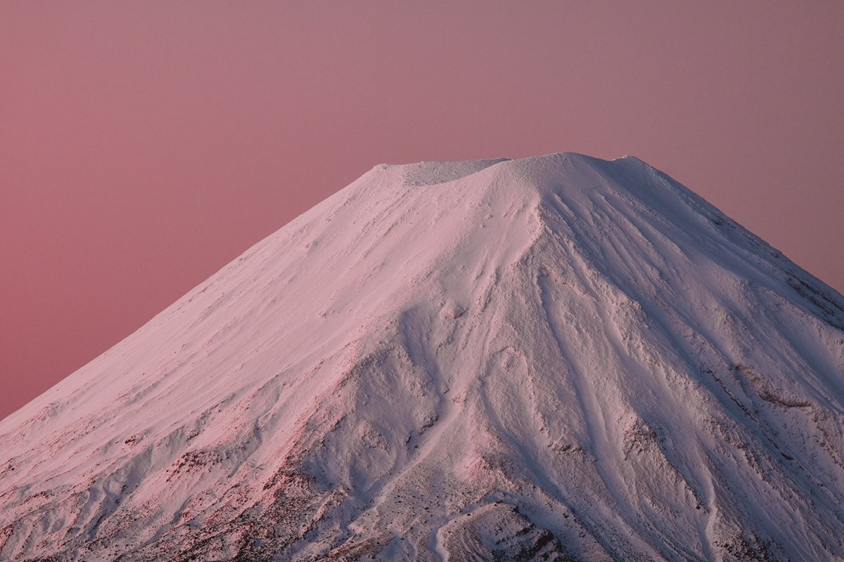 Javi Lorbada Showcases the Stunning Colors of Mt. Ruapehu
