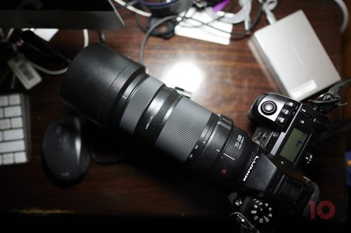 This Panasonic Lens Focuses Deceptively Quick!