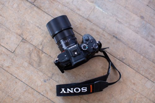 It looks and performs like a high-end lens without the high-end price tag.