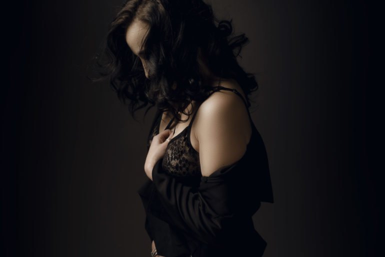 Boudoir Photographer Yolandi Jacobsz Makes the "Moment of Sexy"