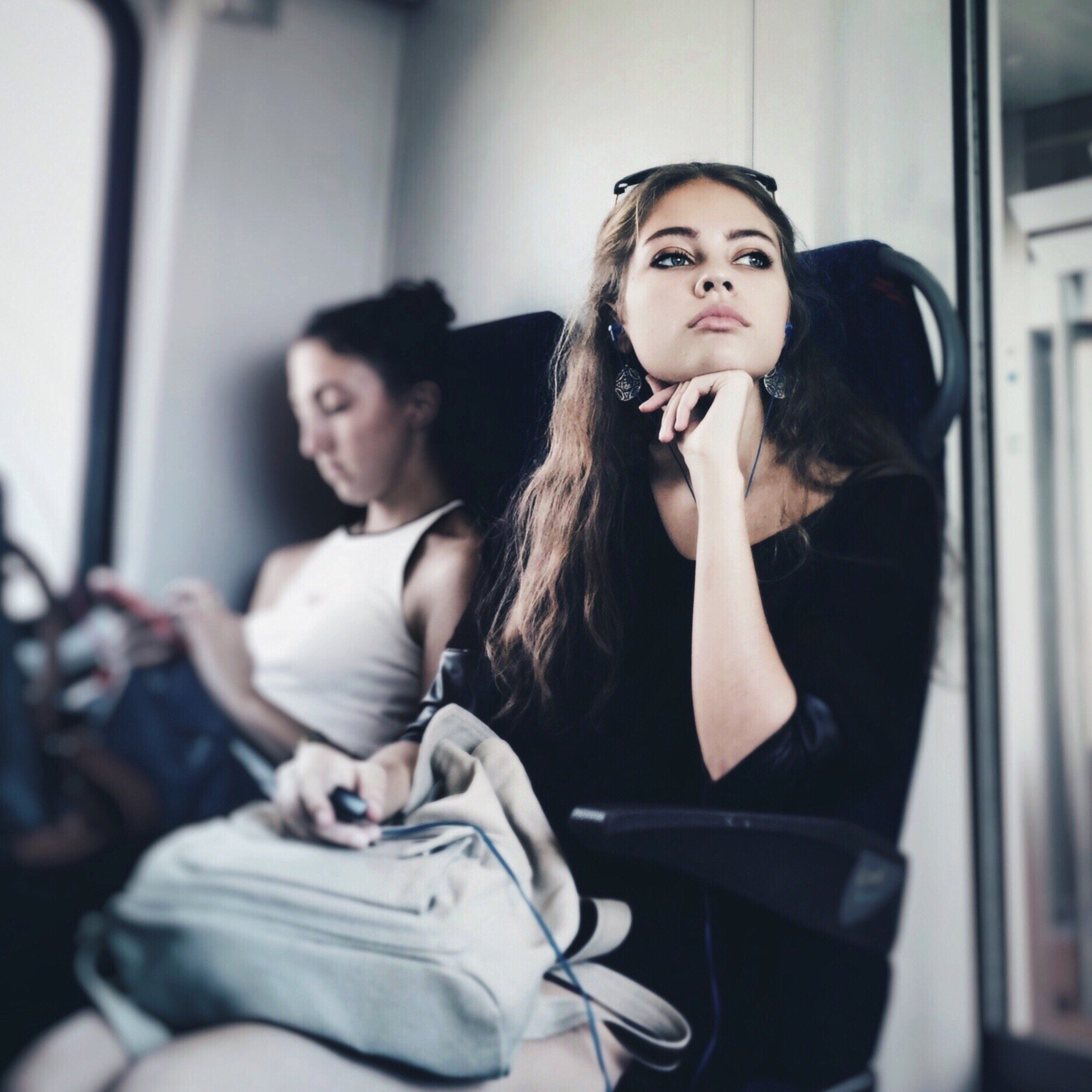 Dina Alfasi: Candid Portraits Taken on Trains