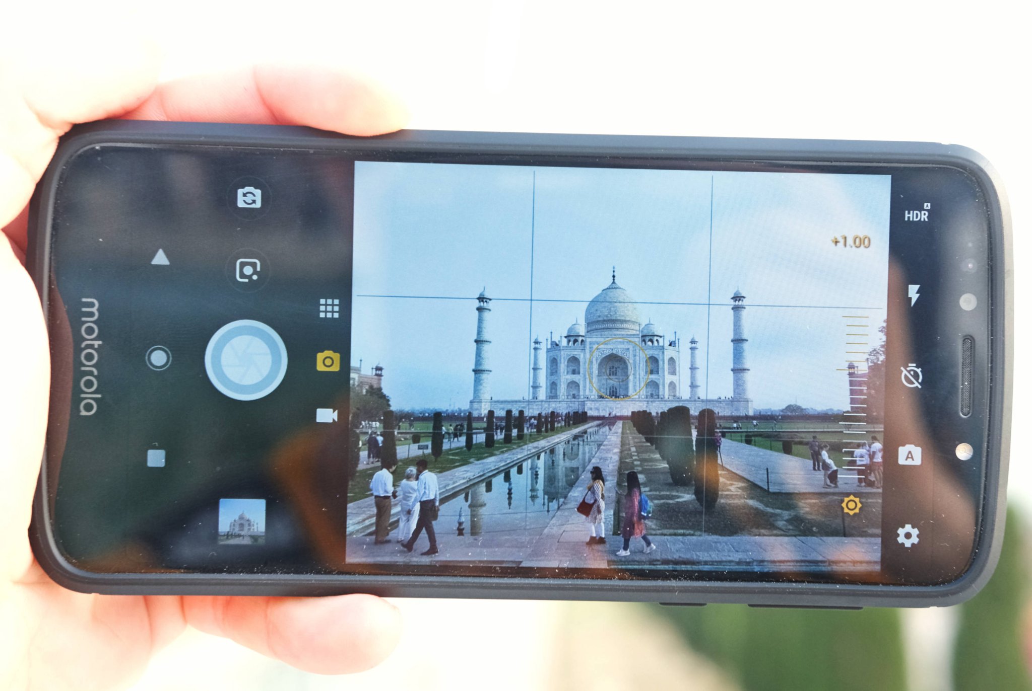The Taj Mahal Brings Out The Ugly Side of Photography