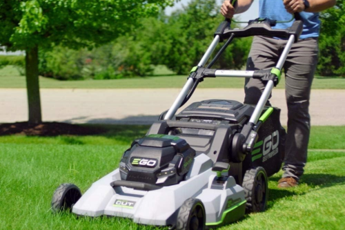 Tall Grass, No Problem: Choosing the Best Lawn Mower for Tall Person