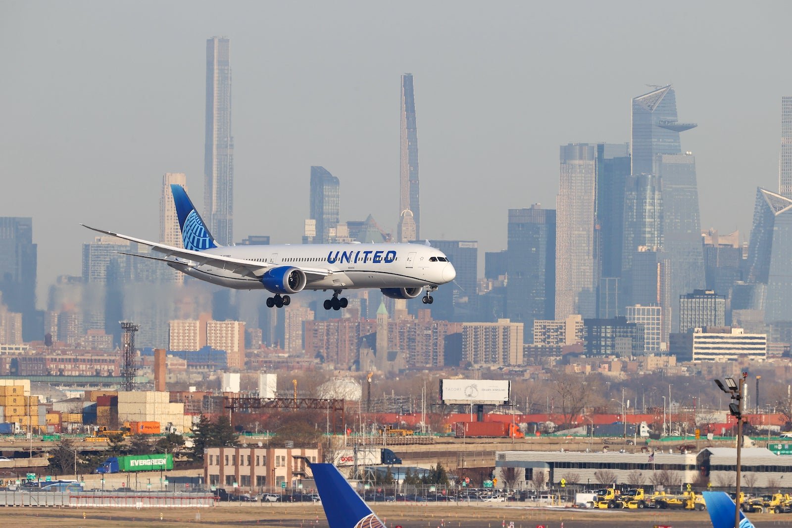United will cut flights from Newark as delays and congestion get worse