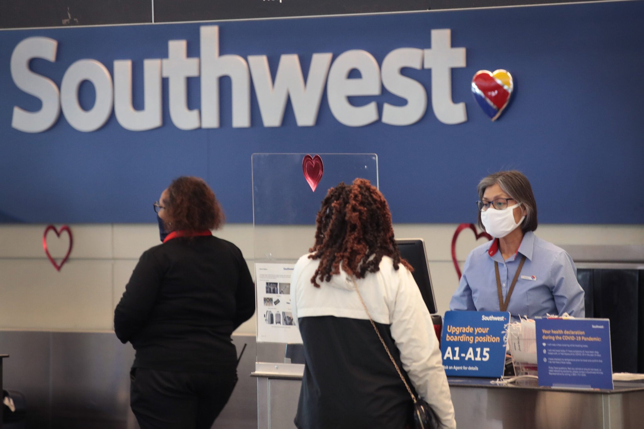 Senators demand airlines offer refunds, extend expiration dates of pandemic vouchers