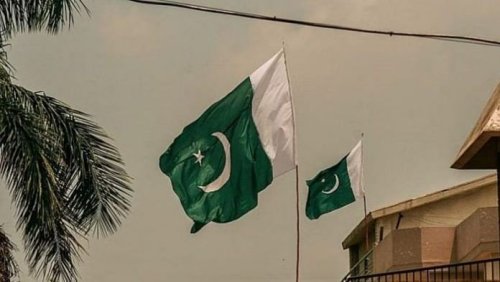 How are some Pakistanis coping with fear of Indian strike? With memes, of course