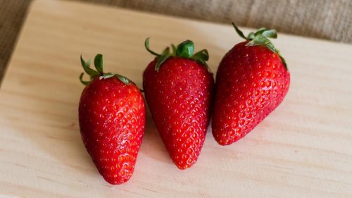 What happened when AI and traditional farmers competed in a strawberry-growing contest