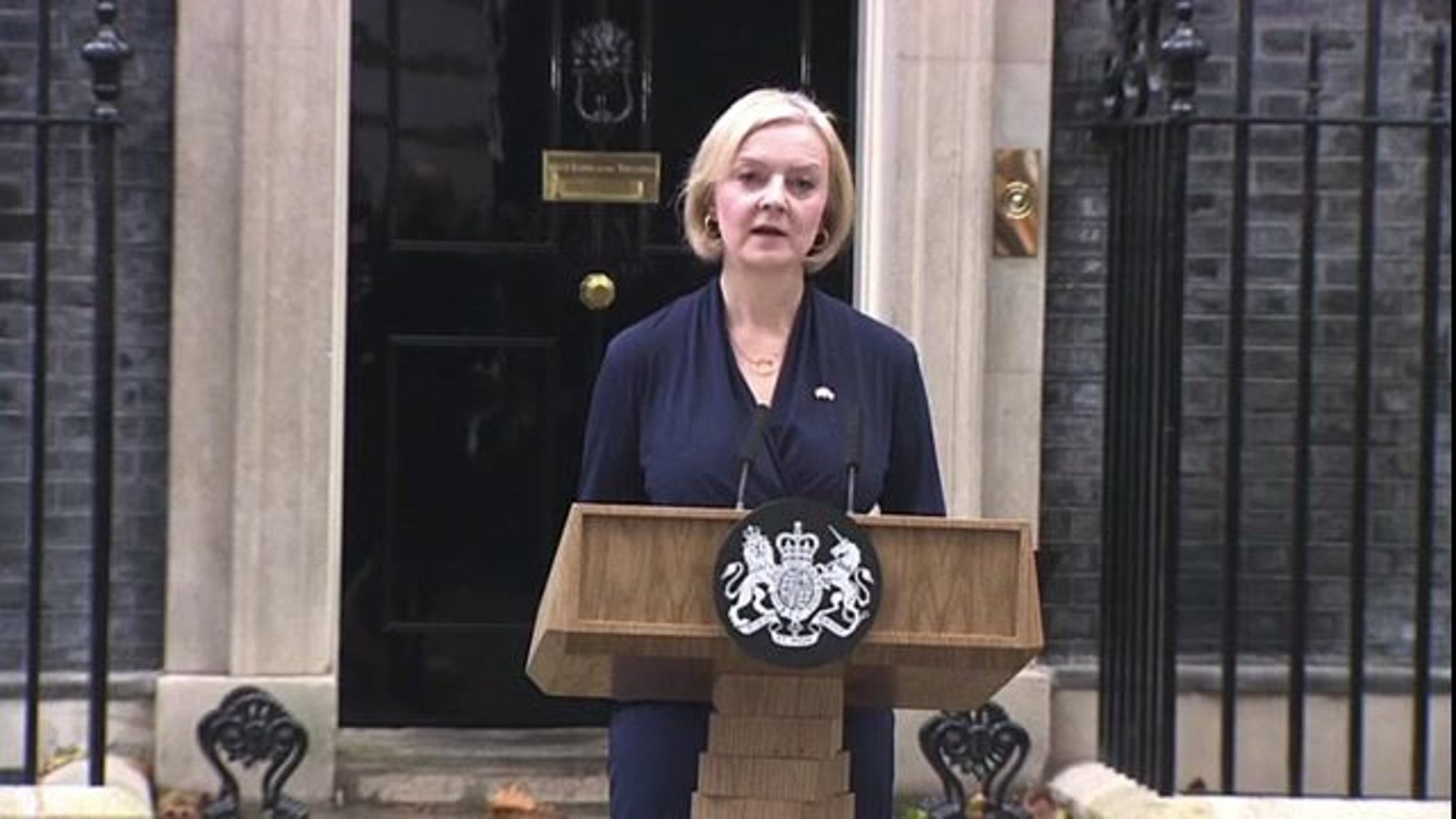 Liz Truss announces she will be resigning, making her the shortest-serving prime minister in U.K. history.