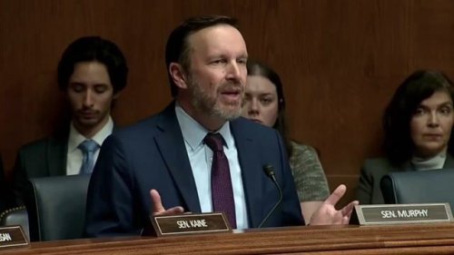 "Go look at the transcript": RFK Jr. spars with Sen. Chris Murphy over whether Kennedy recommends the measles vaccine.
