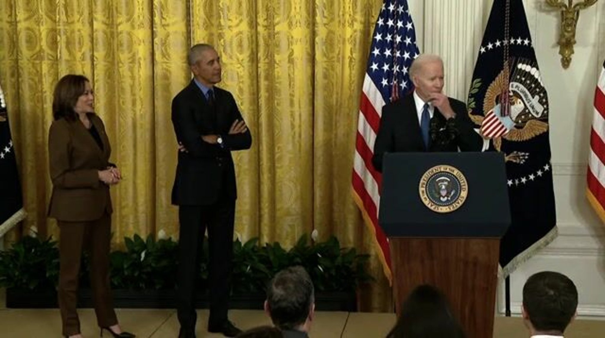 Biden welcomes Obama to the WH: "We just had lunch together, and we weren't sure who was supposed to sit where."