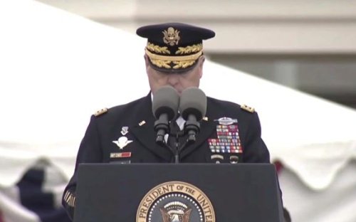 Outgoing chairman of the JCS Gen. Mark Milley at his retirement ceremony: “We don’t take an oath to a wannabe dictator.”