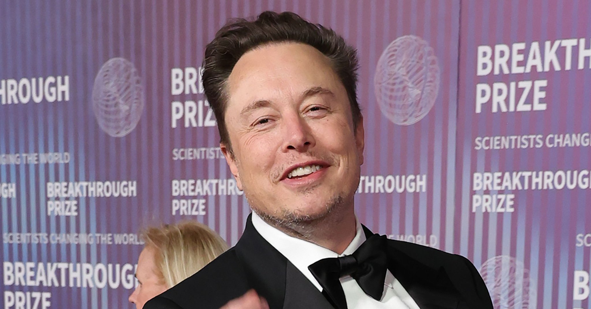 Elon Musks Ex-Wife Claims He Pressured Her To Sign Away Financial Rights