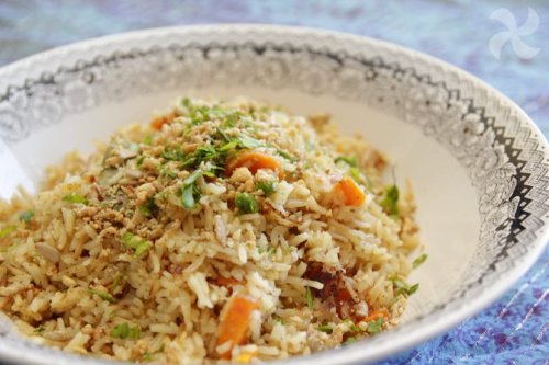 Exótico y sabroso arroz estilo hindú con deliciosas especias.
