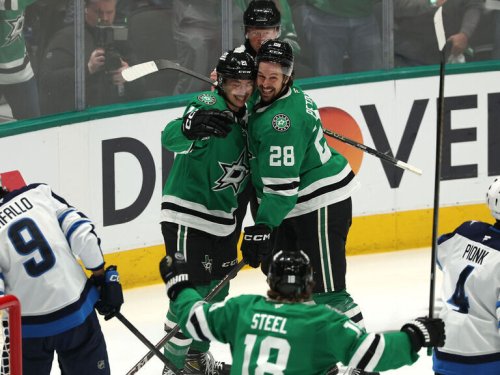 Stars beat Jets in Game 3 with controversial kicked-in winner