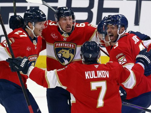 Panthers stun Lightning late to move 1 win away from 2nd round