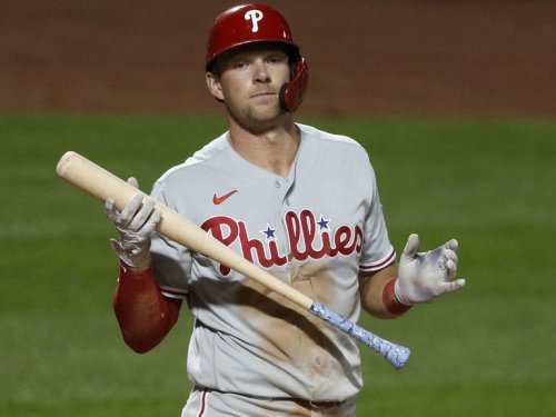 Phillies' Hoskins carted off with apparent non-contact knee injury