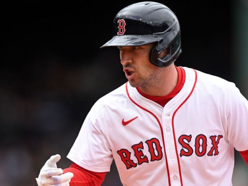 Red Sox star Bregman leaves game with quad tightness