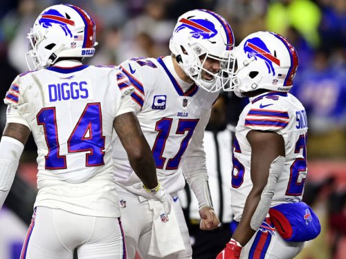 Bills overwhelm division rival Patriots on TNF