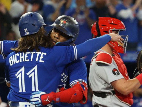 Blue Jays inch closer to top wild-card seed with rout of Red Sox