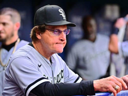 White Sox manager La Russa steps down due to health issues