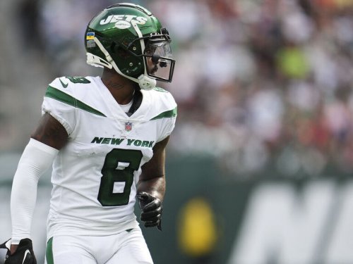 Jets trade Elijah Moore to Browns