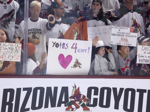 'Super surreal': Coyotes bid farewell to Arizona with win