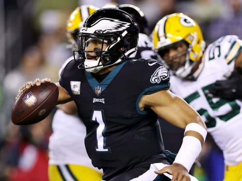 Eagles ride dominant run game to SNF win over Packers