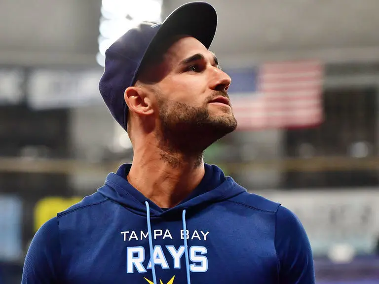 Blue Jays' Kevin Kiermaier rushed to help young fan who fainted
