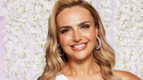 MAFS bride praised for showing off ‘real body’ as she strips to her knickers