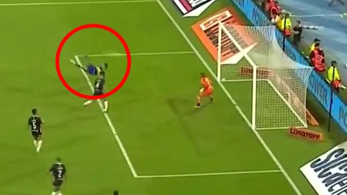 Man Utd fans in tatters as Cavani, 37, scores spectacular overhead kick goal