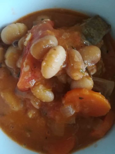 The Perfect Winter Dish: Hearty Bean Soup Recipe