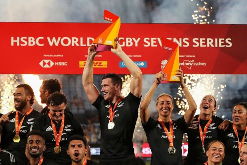 WATCH: New Zealand men AND women perform haka after Sydney Sevens wins