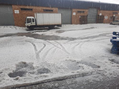 'Looks like snow!' - Hailstorm catches Gauteng suburb by surprise
