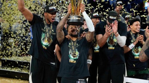 Damian Lillard Sticks to His Word As He Splits His $500k NBA Cup Cash Prize with Bucks Cleaning Staff and Regular Employees